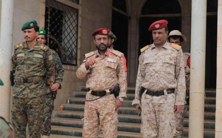 اللواء سالم مخبال كدة يتفقد الكتيبة الخاصة بالمهرة ...