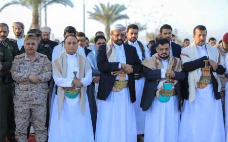 عضو مجلس القيادة العرادة يؤدي صلاة عيد الأضحى مع جموع المواطنين ويستقبل المهنئين