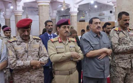 العقيلي يؤدي صلاة عيد الأضحى في العاصمة المؤقتة عدن بحضور قيادات عسكرية وأمنية بارزة