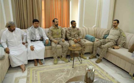 قائد التحالف بالمهرة يزور قيادات وشخصيات بارزة في المهرة مهنئًا بعيد الأضحى المبارك