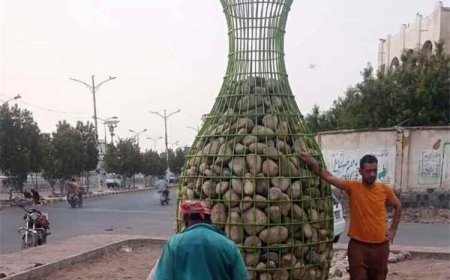 الحديدة تزين ساحلها برمز تراثي .. مجسم الجرة يتحول إلى معلم بحري جديد