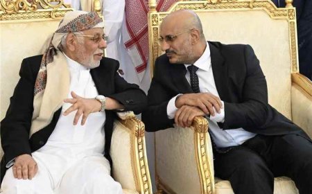 لقاء بعد سنوات من القطيعة.. علي محسن وطارق صالح يجتمعان في عزاء الرئيس هادي بالرياض