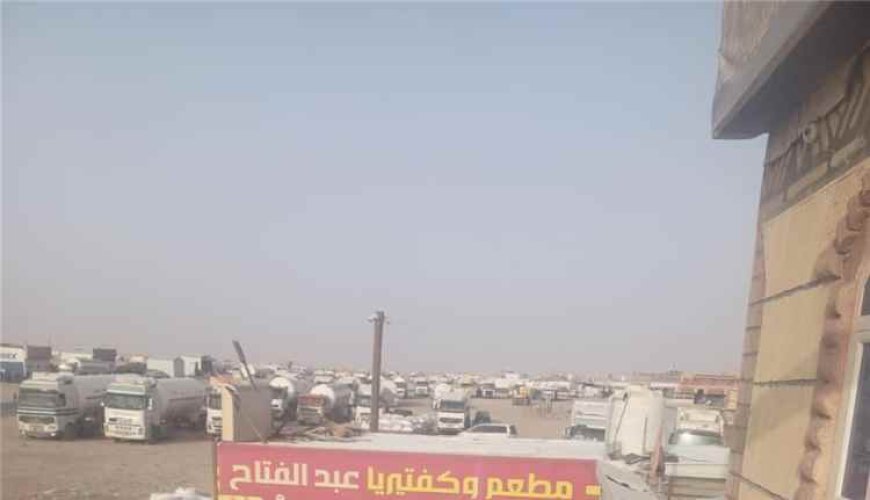 قطاع قبلي في الرويك يوقف حركة شاحنات الوقود والغاز إلى المحافظات