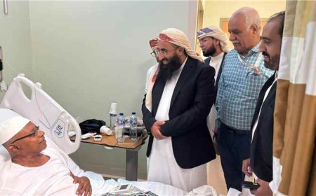 وزير الأوقاف والإرشاد يتفقد الحالات المرضية من حجاج بلادنا بمكة المكرمة ويشيد بالرعاية الصحية المقدمة لهم