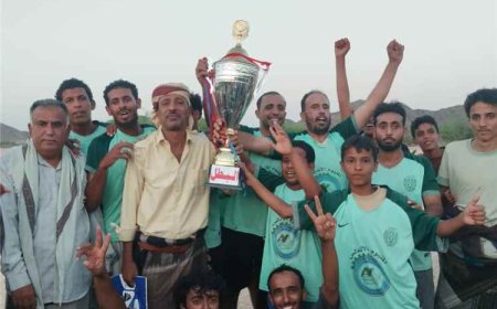 فريق عدن يتوج بطلاً بركلات الترجيح لبطولة وحدة ذوبه التنشيطية وسط حضور جماهيري كبير