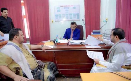 المحافظ بن الوزير يطّلع على مجمل الأوضاع في مديرية عسيلان ويوجه بدراسة احتياجاتها الخدمية ذات الأولوية