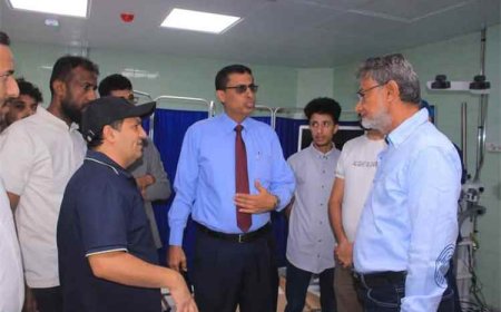 مدير صحة لحج يتفقد مستشفى ابن خلدون ويشرف على استلام منظار جراحي حديث