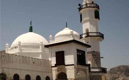 دعوات من منابر المساجد لتحييد عدن عن الخلافات السياسية والتركيز على الخدمات