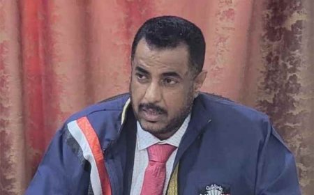 عبدالعزيز الحمزة يوضح: سقطرى على طاولة التشكيك… مفارقة تثير الجدل بين خطابين في مؤتمر عدن