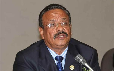 أحمد الشاعر باسردة: عدن تغرق في "العصيد السياسي".. والقانون يُفصّل وفق الحاجة