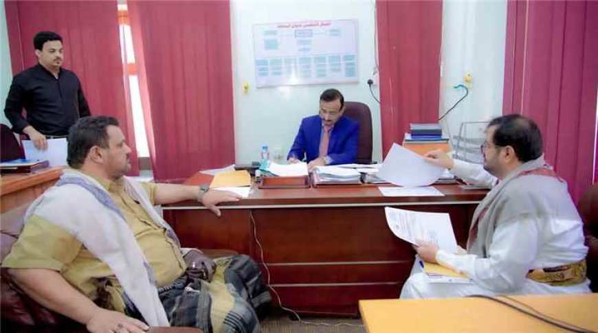 المحافظ بن الوزير يطّلع على مجمل الأوضاع في مديرية عسيلان ويوجه بدراسة احتياجاتها الخدمية ذات الأولوية