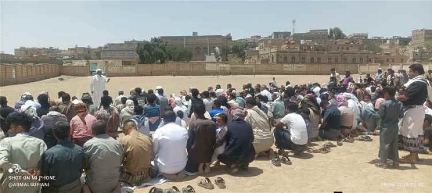 مكيراس.. منطقة عريب تبتهل وترفع الأكف لرب السماءٍ ترجو الغيث